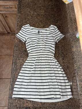 Divided by H&M Black and White Striped Button-Front Dress Size 8